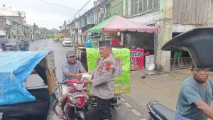 Jumat Berkah, Polisi Bagikan Nasi Kotak Kepada masyarakat Tanjung pura