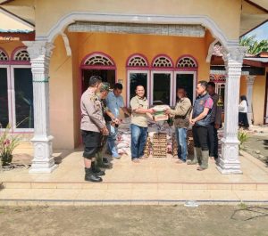 Polres Sergai Salurkan Bantuan Sembako Untuk Korban Banjir Di Desa Bukit Cermai