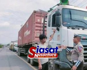Satlantas Polres Asahan Sosialisasi Ke pengendara Truk Untuk Keselamatan Toba 2025