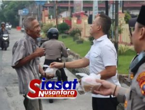 Tebar Keberkahan di Bulan Ramadhan dan Kepedulian, Polresta Deli Serdang Beserta Jajaran Bagi-Bagi Takjil