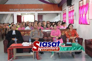 Kapolres Pakpak Bharat, Ketua Cabang Bhayangkari Laksanakan Minggu Kasih Di Gereja HKBP Parjaratan