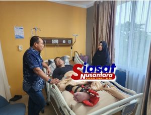 Kapolda Riau Jenguk Wakapolres Kuansing yang Ditabrak Pebalap saat Bubarkan Balap Liar