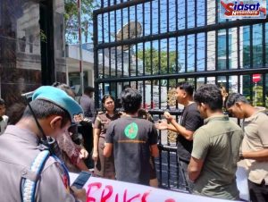 Mahasiswa Gelar Unjuk Rasa di Kejatisu, Desak Penangkapan Pemborong Korupsi
