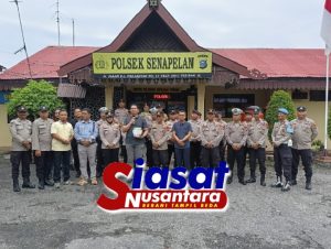 Dukung Program Penghijauan dan Peringati Hari Bhayangkara Ke-78, Polsek Senapelan Berikan Bibit Tanaman kepada Personel yang Berulang Tahun