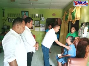 Dr. Maruli Siahaan Lakukan Kunjungan Sosial untuk Lamria Br. Siagian