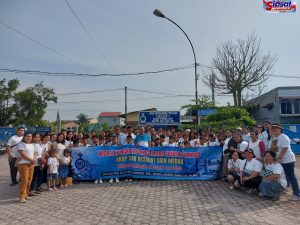 Dr. Maruli Siahaan Melepas Keberangkatan Rombongan Wisata Rohani Sekolah Minggu HKBP