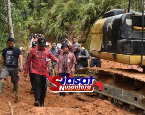 Layani Tanpa Pamrih Demi Masyarakat, Bupati Bersama DPRD Humbahas Tinjau Rehabilitasi Jalan di Sijamapolang