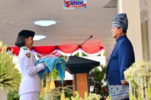 Presiden Prabowo Pimpin Khidmat Upacara Penurunan Bendera Negara Sang Merah Putih di Istana Merdeka