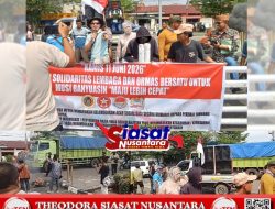 Gabungan Lembaga dan Ormas Unjuk Rasa di Depan Kantor Dinas Bupati Muba, Suasana Memanas Saat Truk Fuso Melintas Jalur Hijau